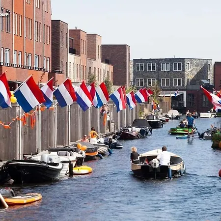 Canal House -