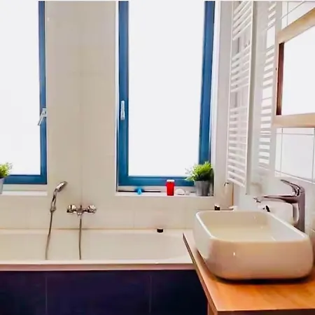 Canal House - منزل للإقامة