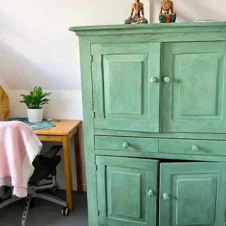 Проживание в семье Canal House -